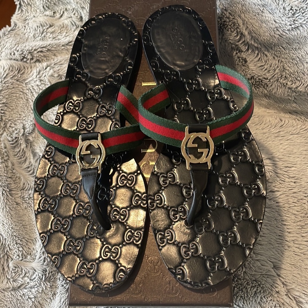 Authentic Gucci flip flop sandal (nylon Lifford)